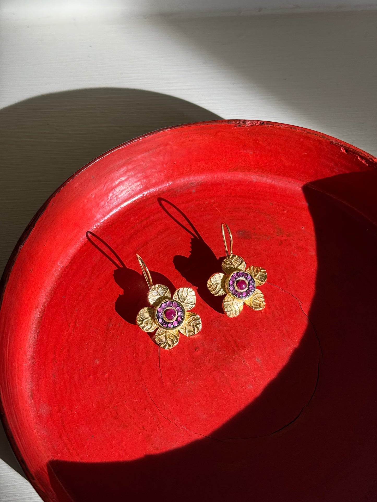 Etched Daisy Gemstone Earrings - Pink
