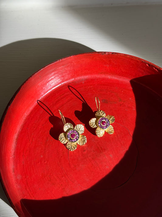 Etched Daisy Gemstone Earrings - Pink