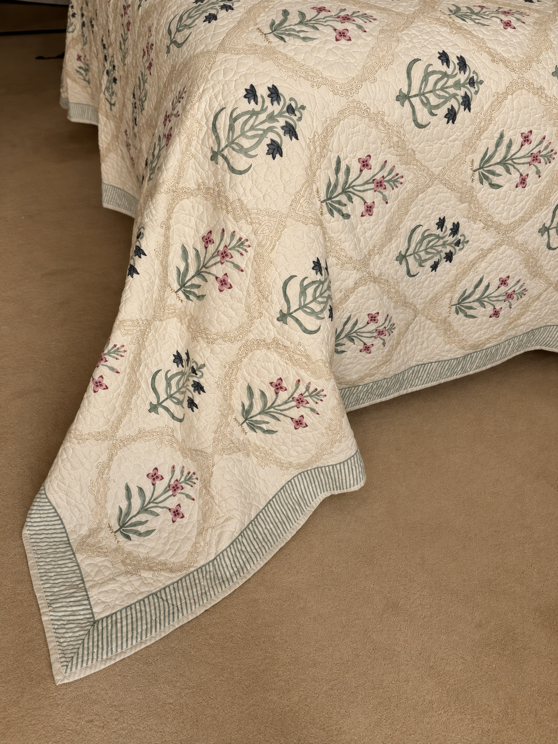 Antiqued Pink & Blue Shrub Bedspread/Quilt