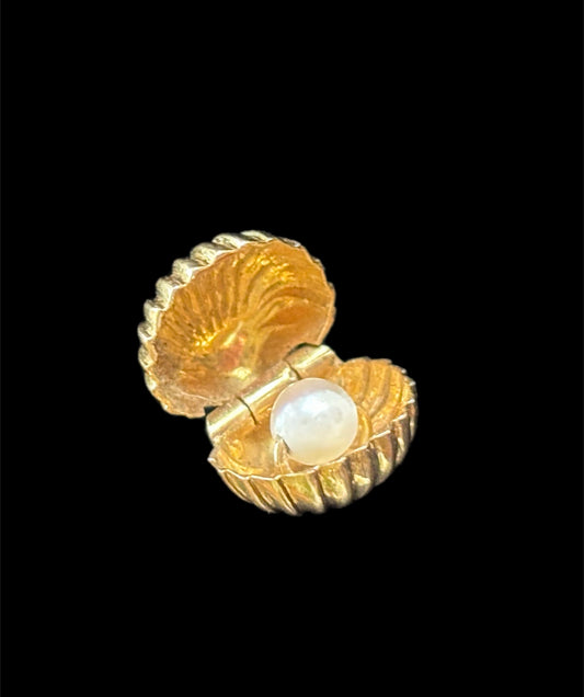 Peal Clam Charm
