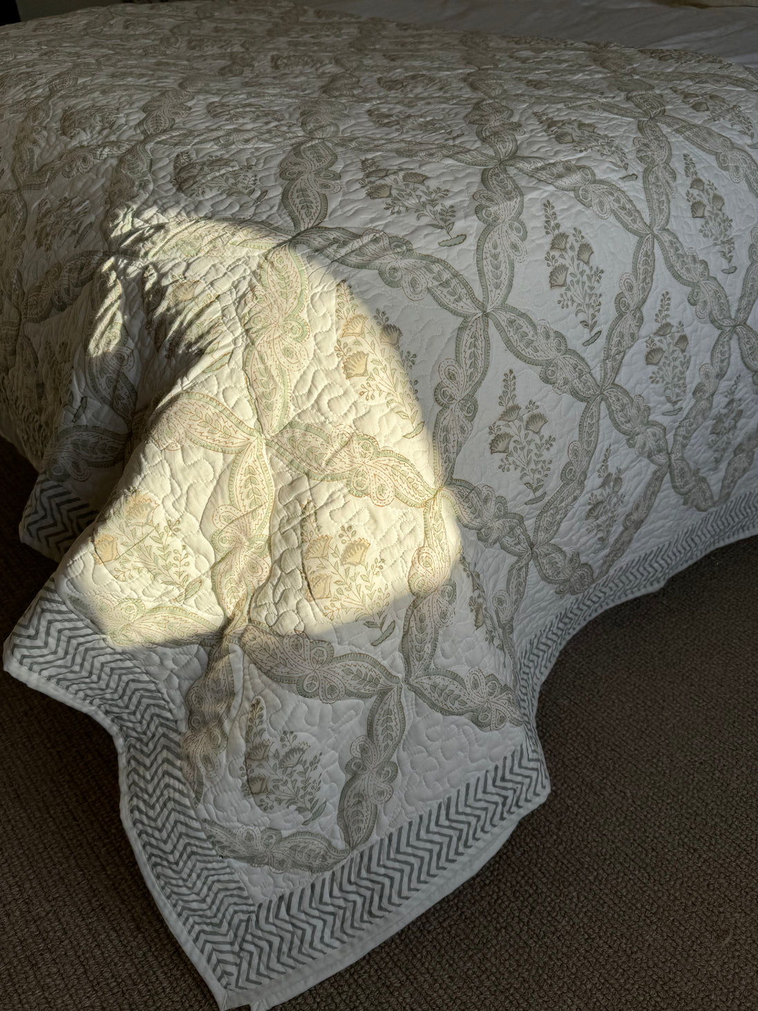 Beige Shield Foliage Bedspread
