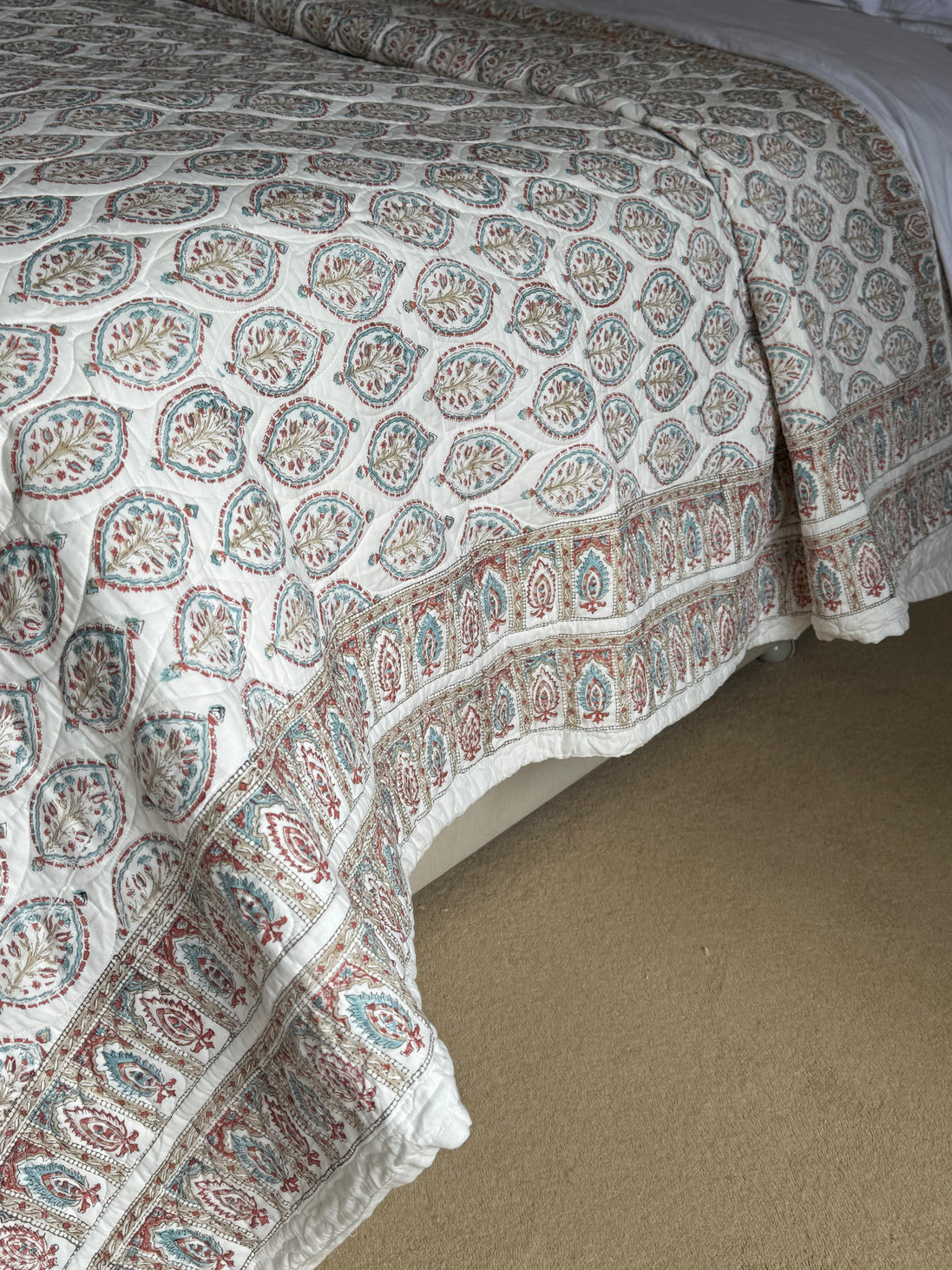 Provençal Oval Bedspread/Quilt