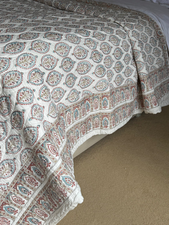 Provençal Oval Bedspread/Quilt