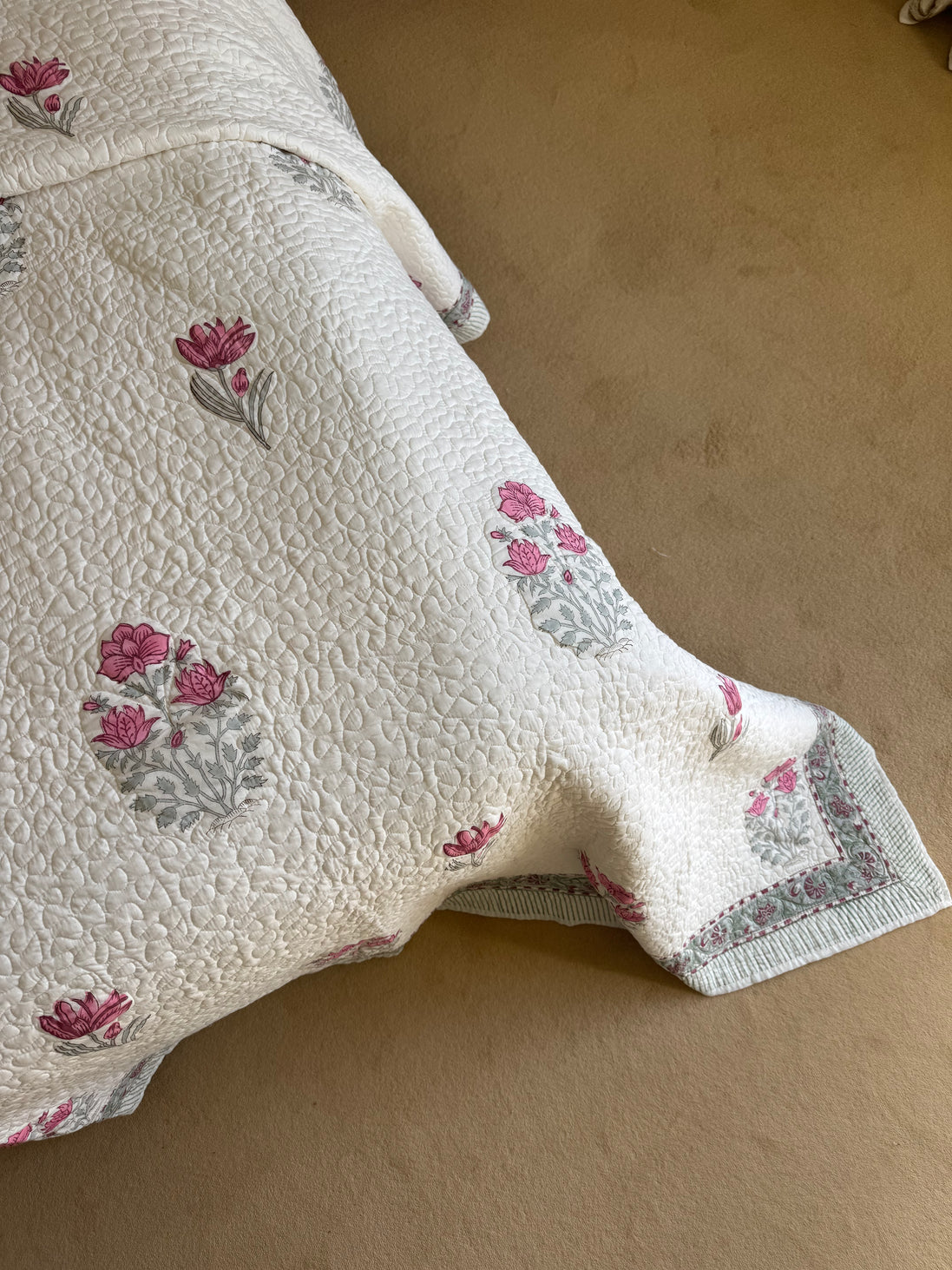 Pink Shrub Bedspread/Quilt