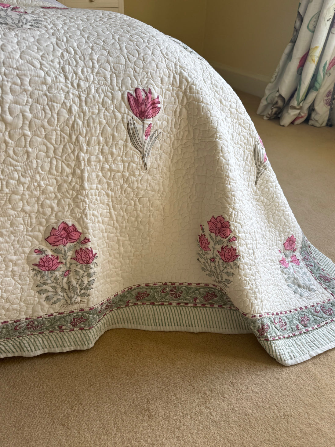 Pink Shrub Bedspread/Quilt