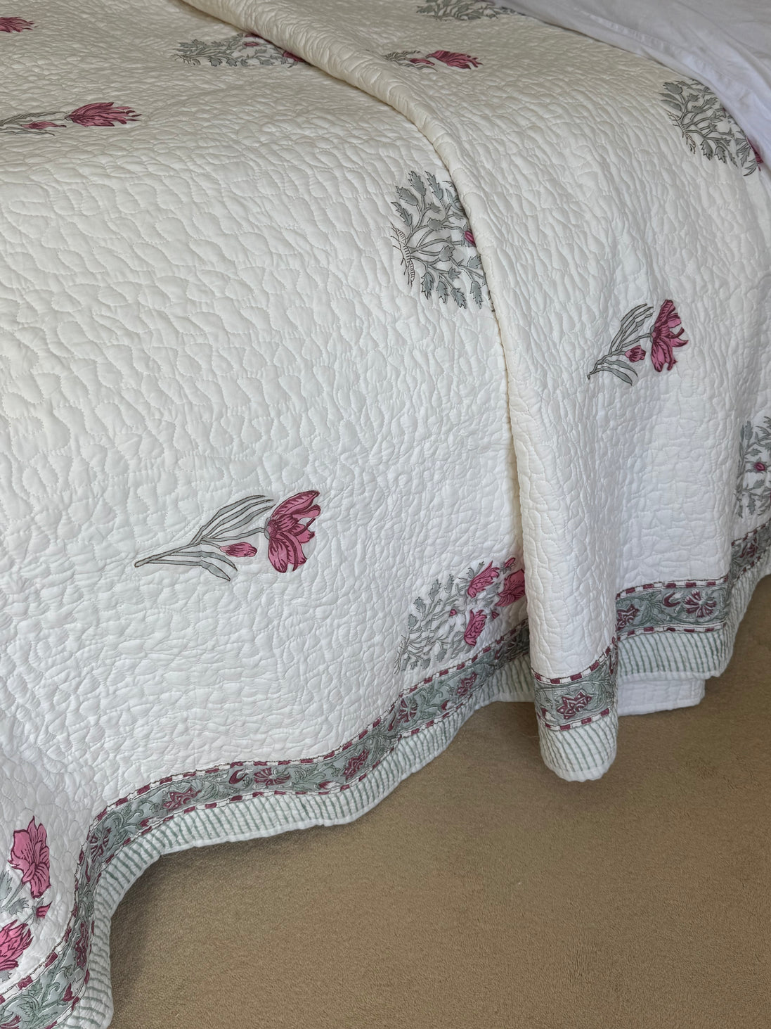 Pink Shrub Bedspread/Quilt
