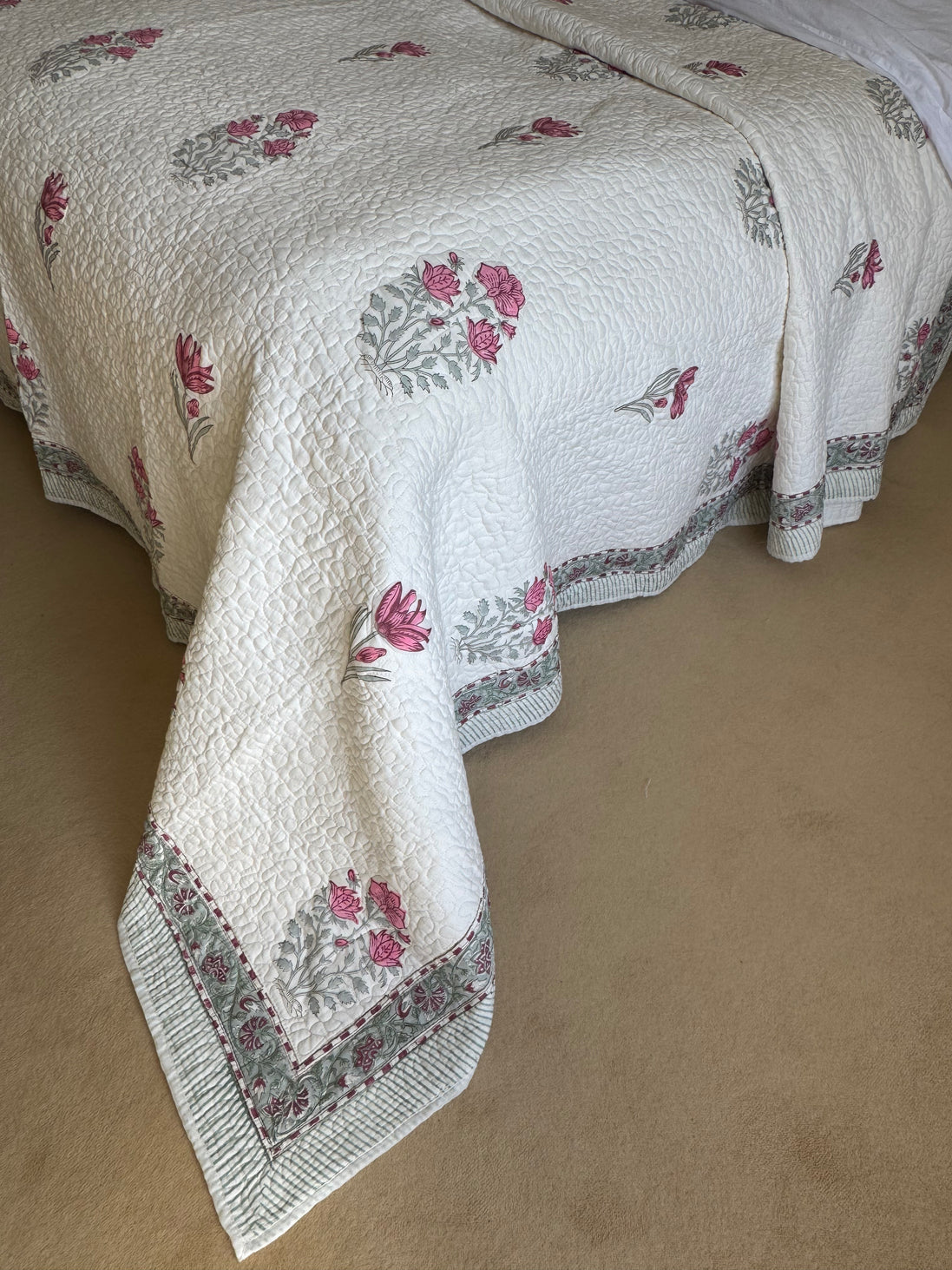 Pink Shrub Bedspread/Quilt