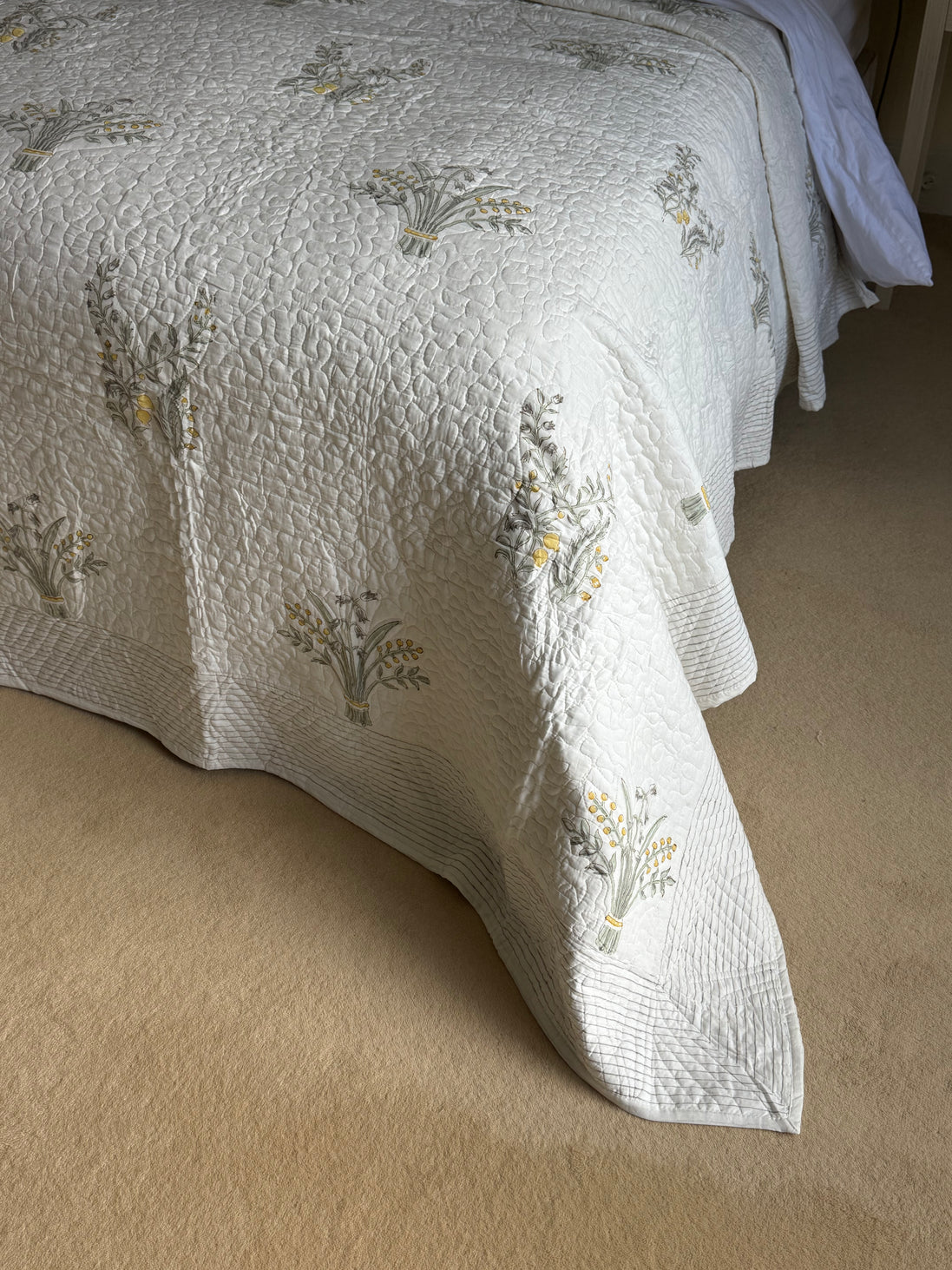 Yellow Posey Bedspread/Quilt