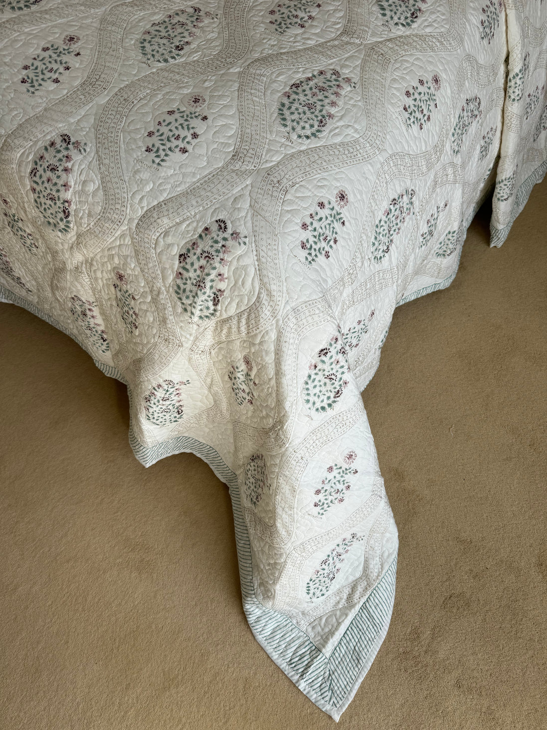 Pink & Green Foliage Bedspread/Quilt