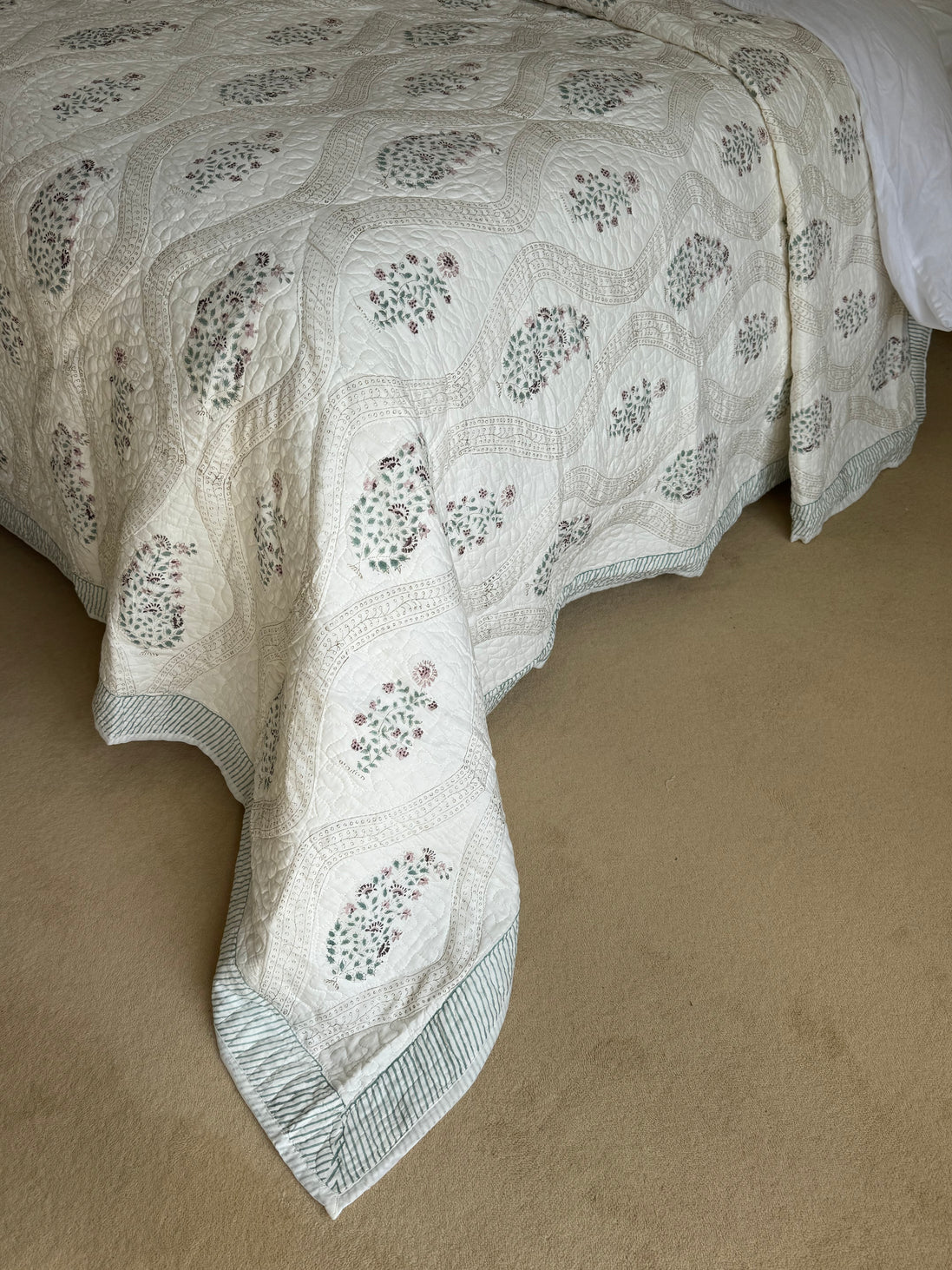 Pink & Green Foliage Bedspread/Quilt