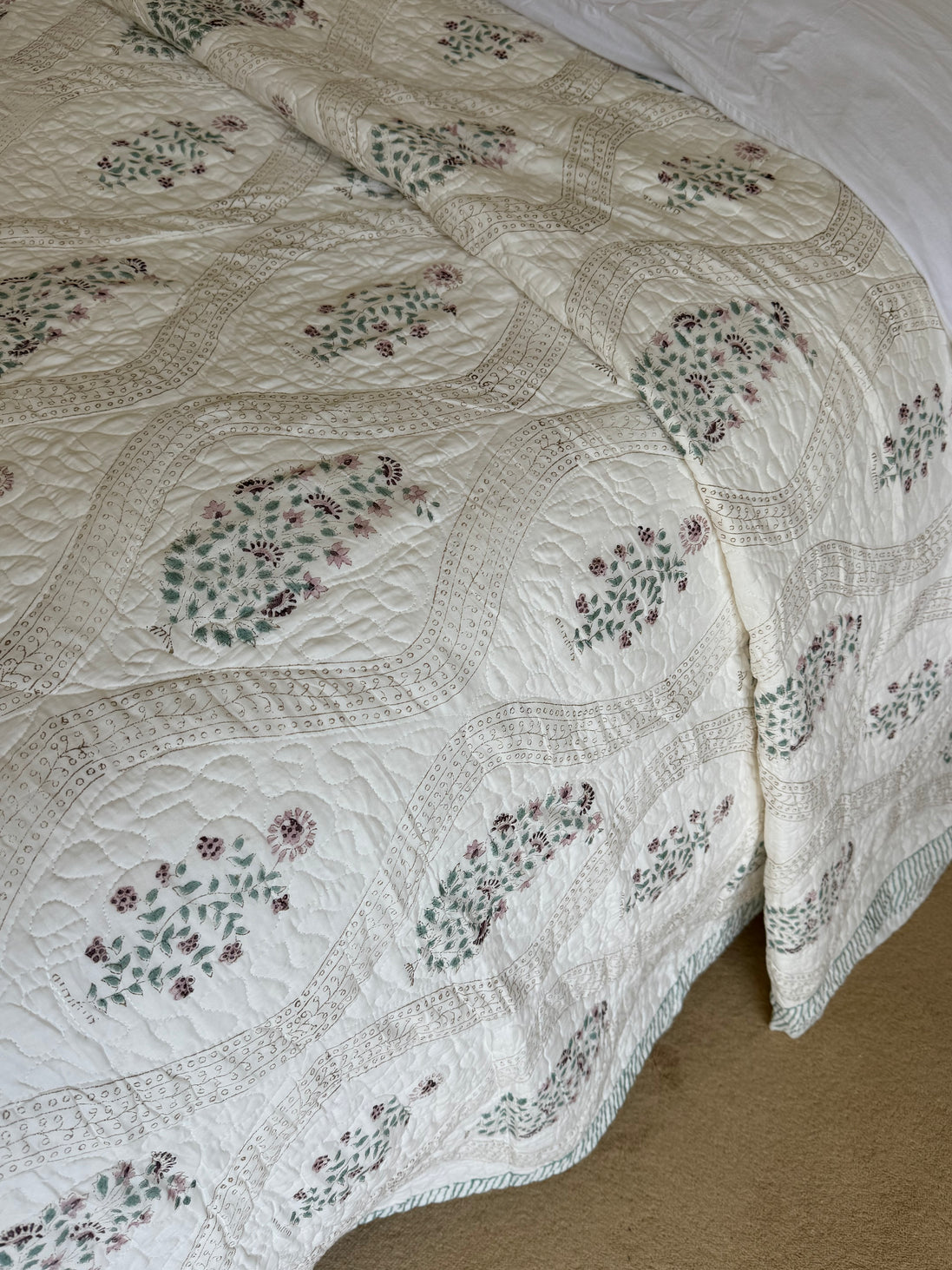 Pink & Green Foliage Bedspread/Quilt