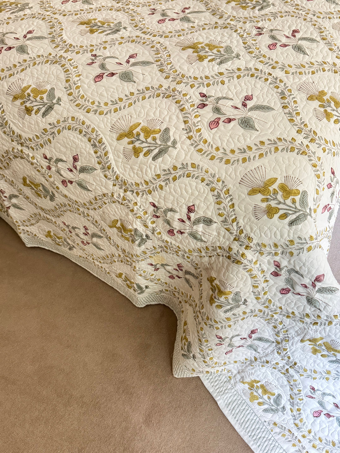 Pink & Yellow Foliage Shield Bedspread/Quilt