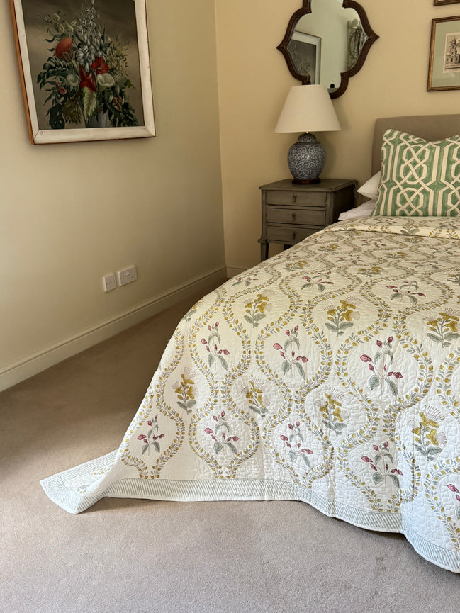 Pink & Yellow Foliage Shield Bedspread/Quilt