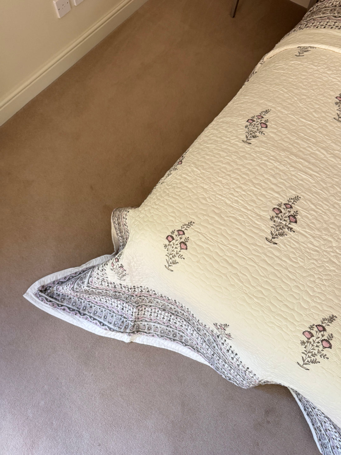 Pink Flower Bedspread/Quilt