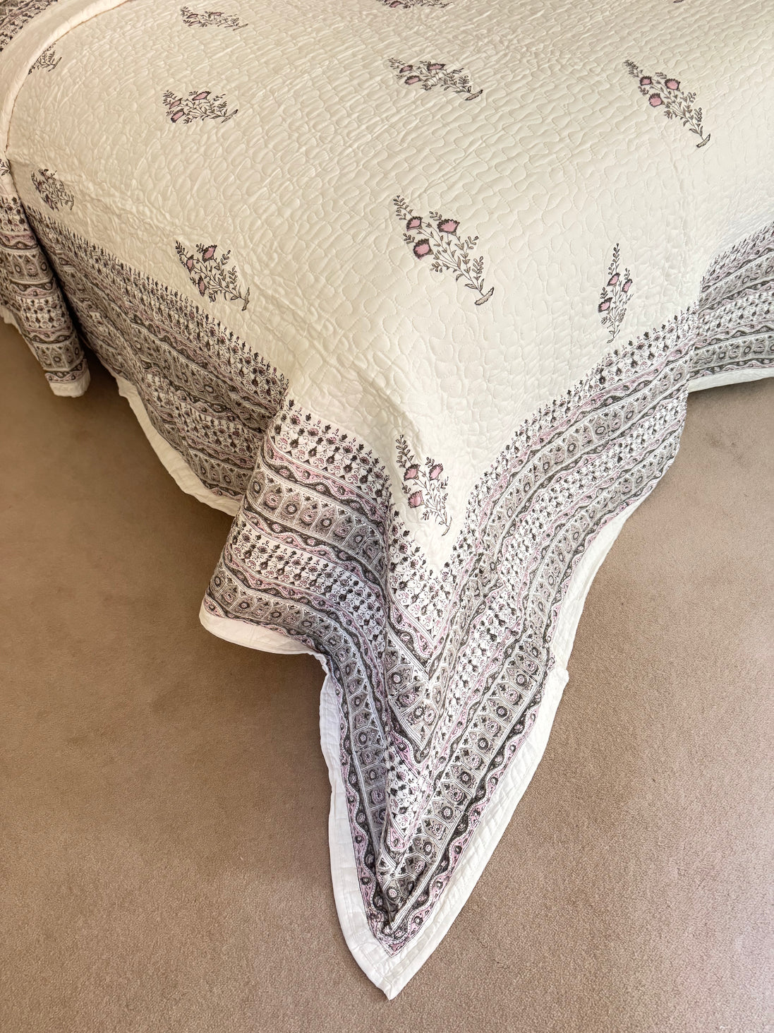 Pink Flower Bedspread/Quilt