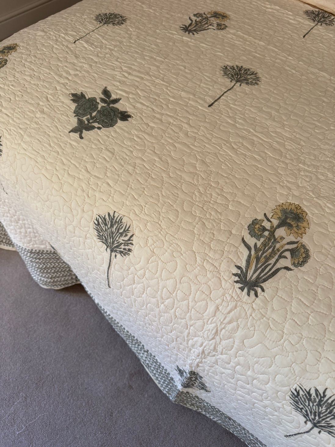 Yellow Tree Bedspread/Quilt