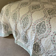 Green & Pink Lattice Bedspread/Quilt