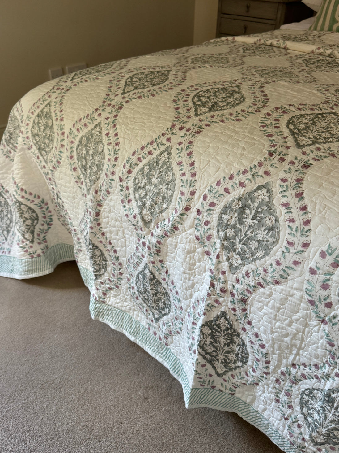 Green & Pink Lattice Bedspread/Quilt