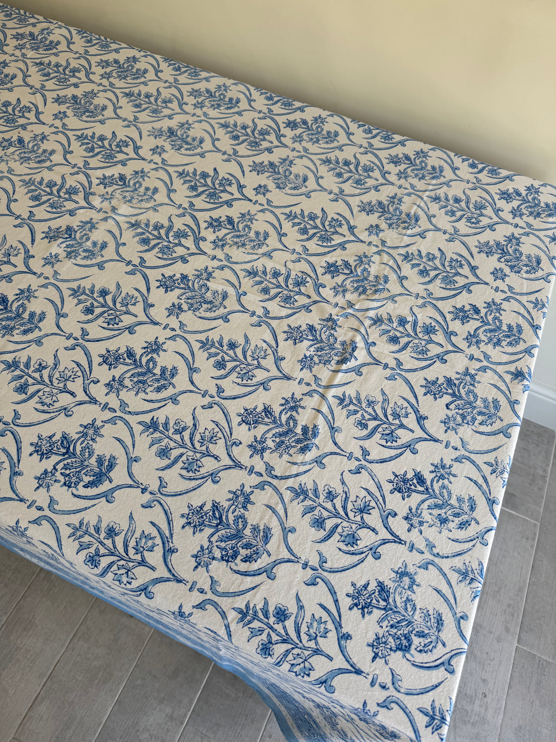 Blue Thorned Foliage Tablecloth