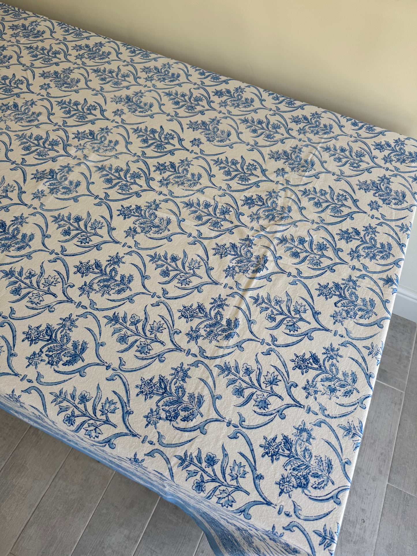 Blue Thorned Foliage Tablecloth
