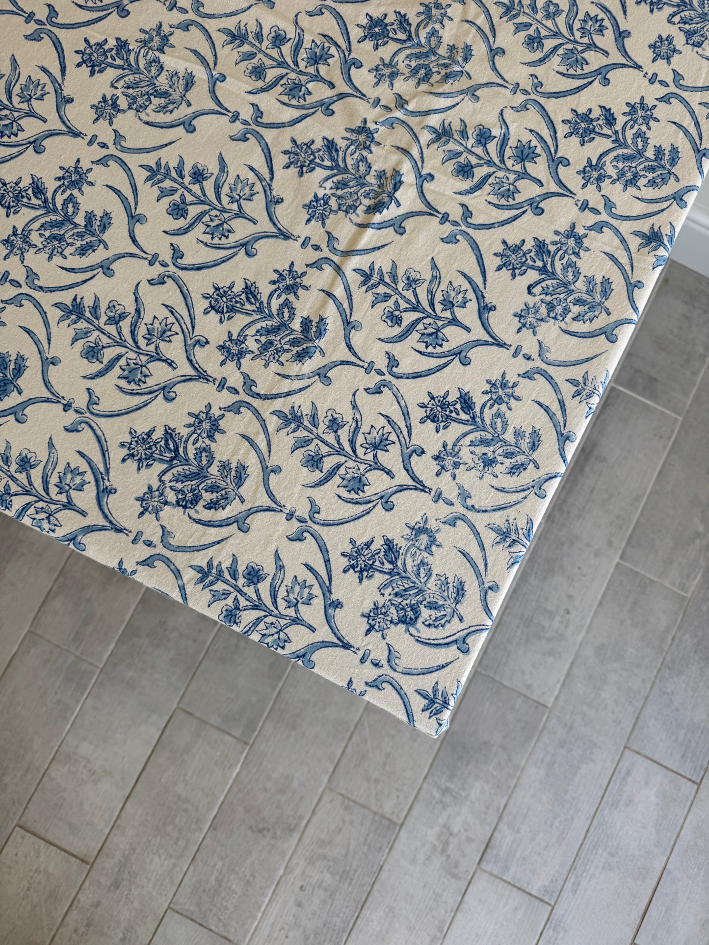 Blue Thorned Foliage Tablecloth