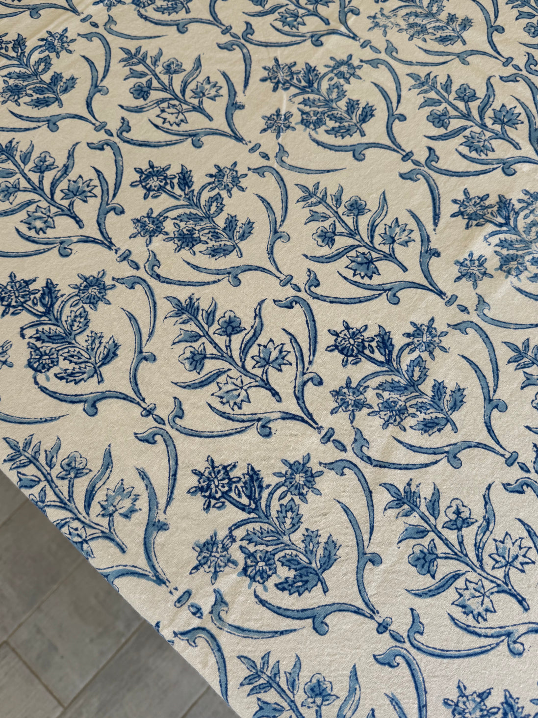 Blue Thorned Foliage Tablecloth