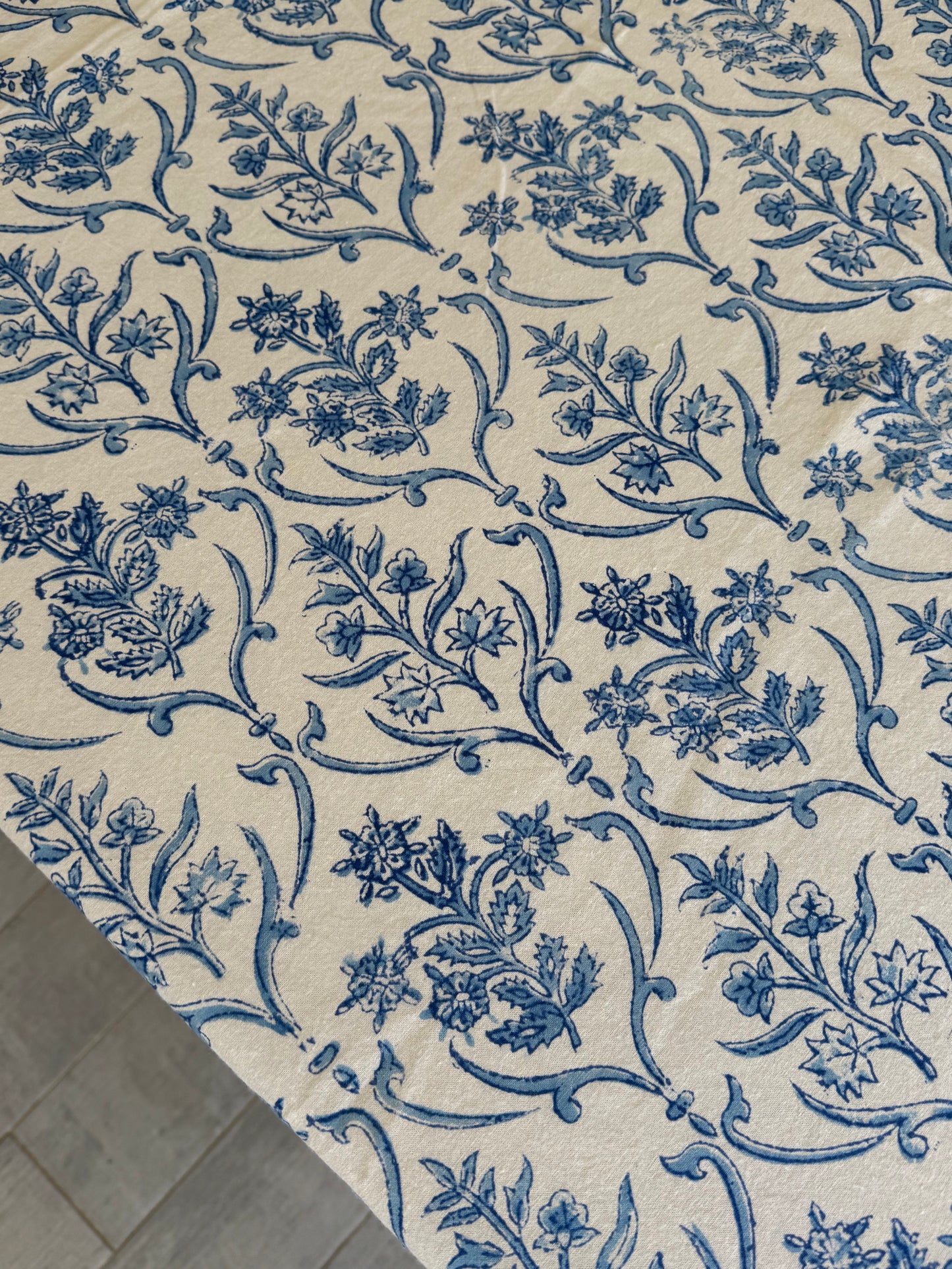 Blue Thorned Foliage Tablecloth