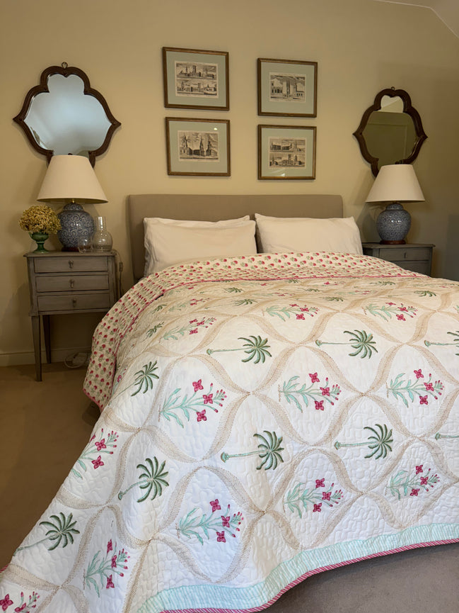 Palmtree & Pink Flower Shrub Bedspread/Quilt
