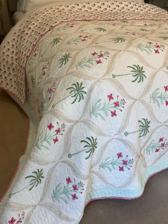 Palmtree & Pink Flower Shrub Bedspread/Quilt