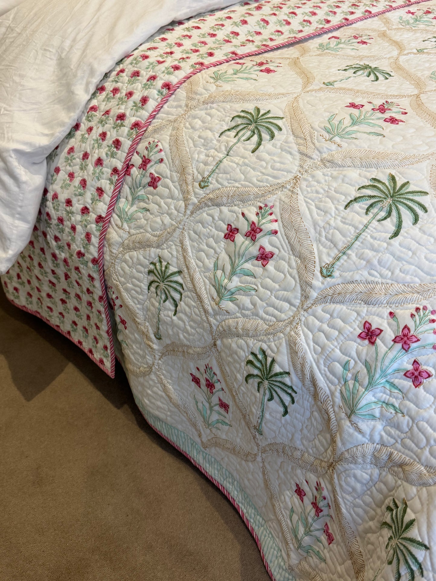 Palmtree & Pink Flower Shrub Bedspread/Quilt