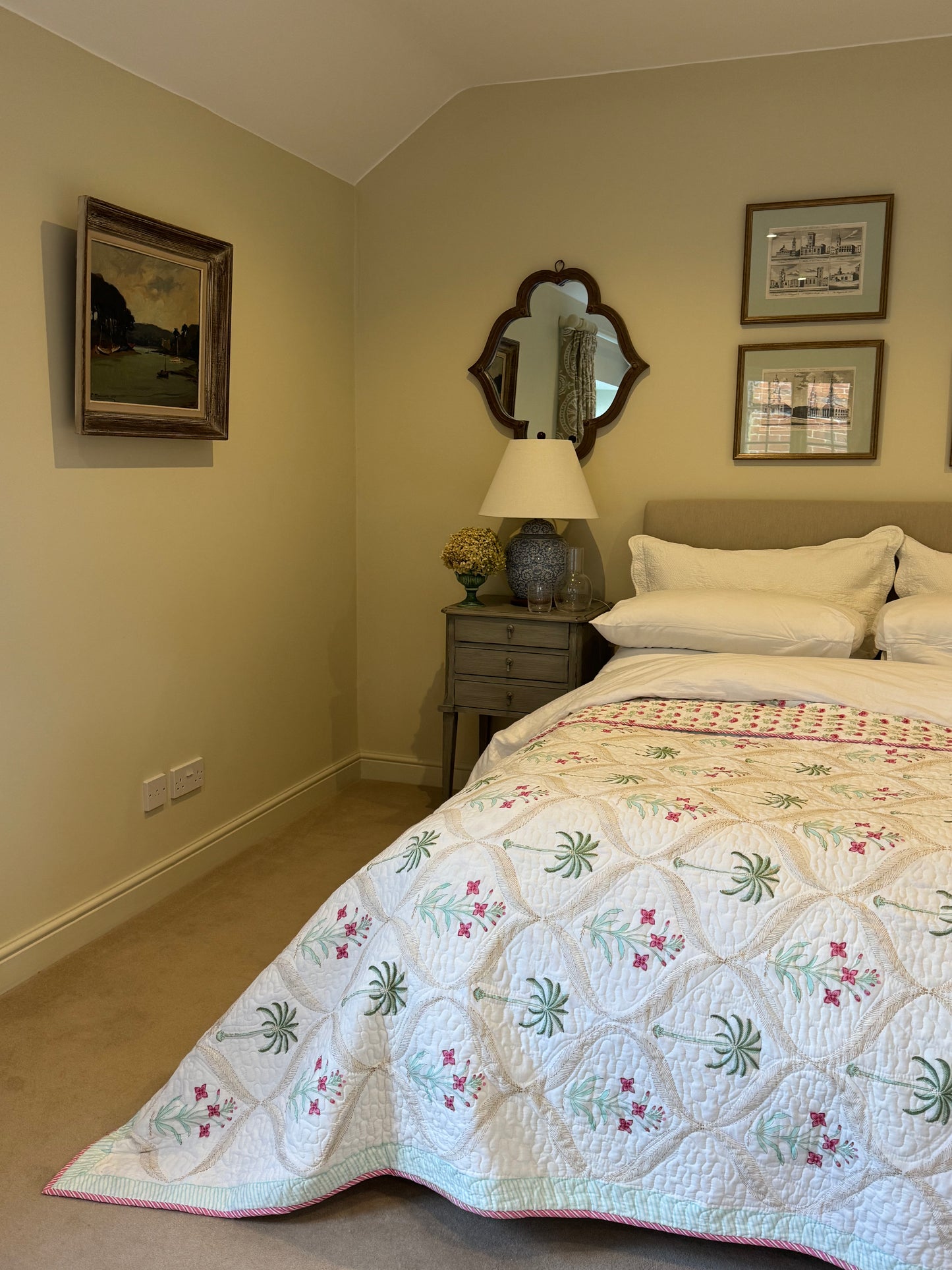 Palmtree & Pink Flower Shrub Bedspread/Quilt