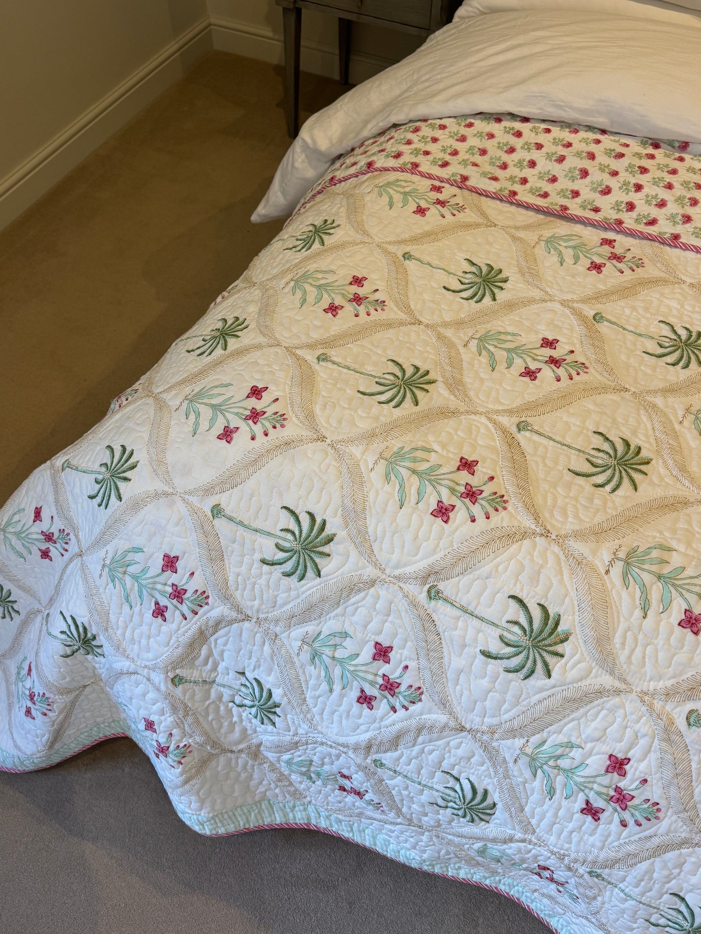 Palmtree & Pink Flower Shrub Bedspread/Quilt