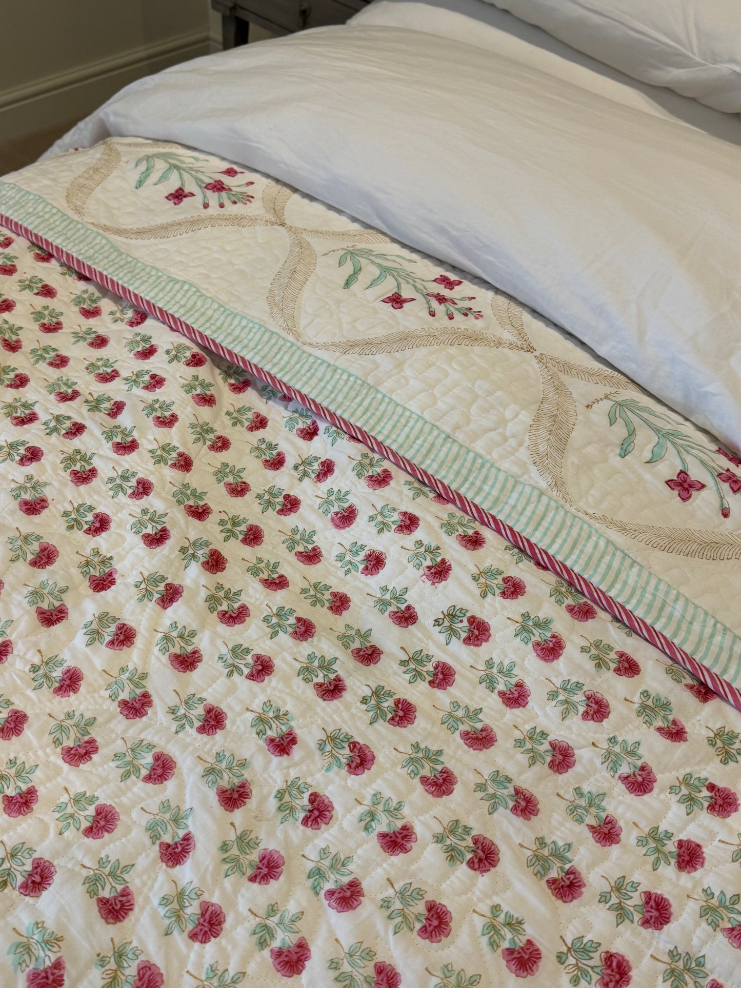 Palmtree & Pink Flower Shrub Bedspread/Quilt