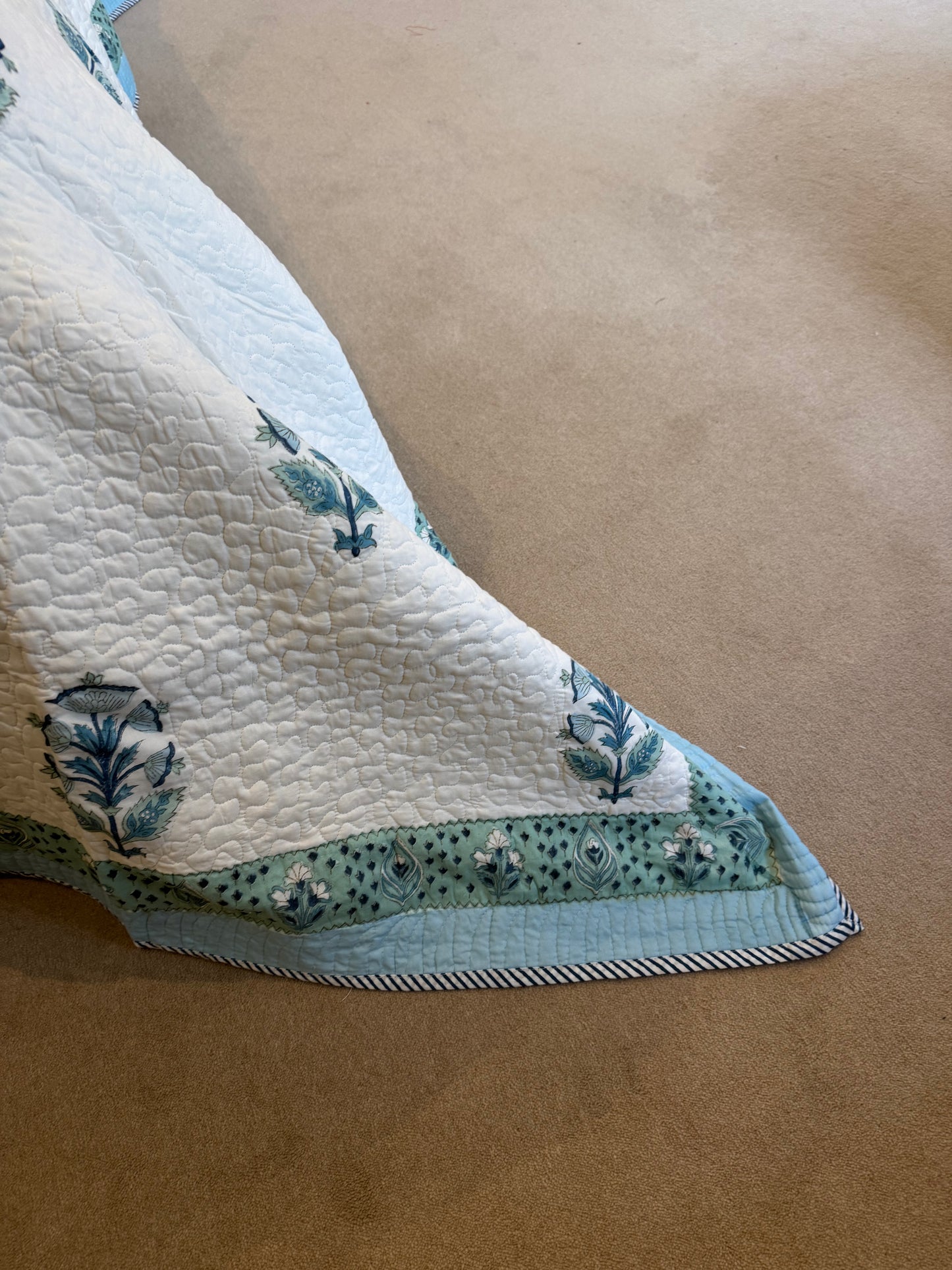 Blue Foliage Bedspread/Quilt