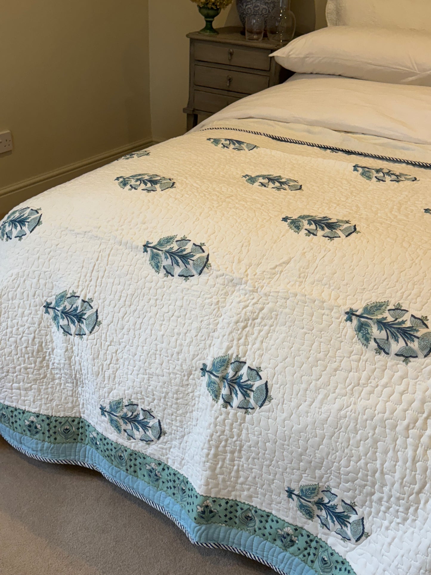 Blue Foliage Bedspread/Quilt