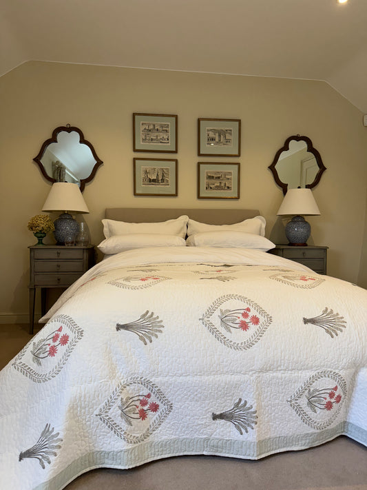 Shield Foliage Bedspread/Quilt