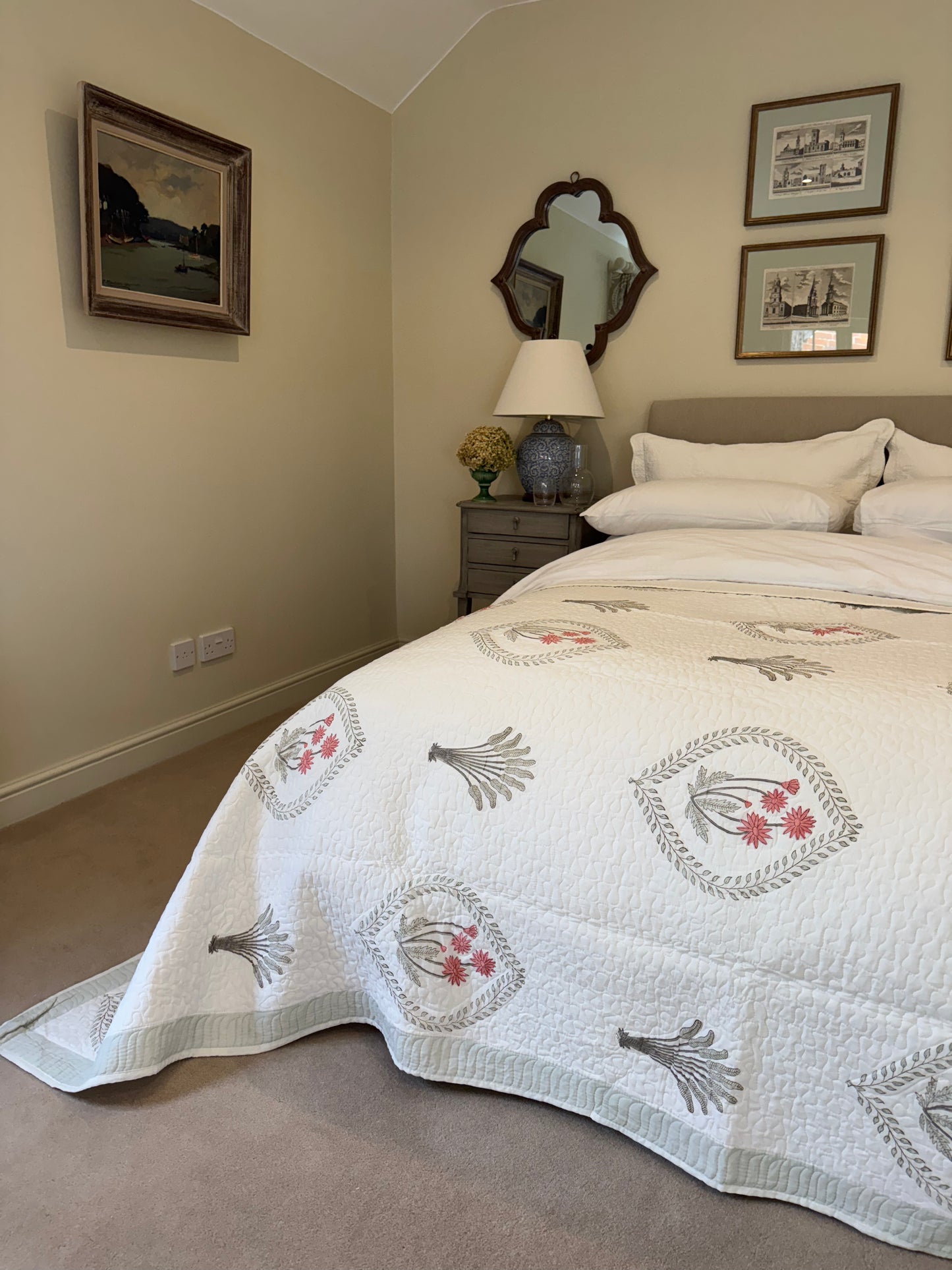 Shield Foliage Bedspread/Quilt