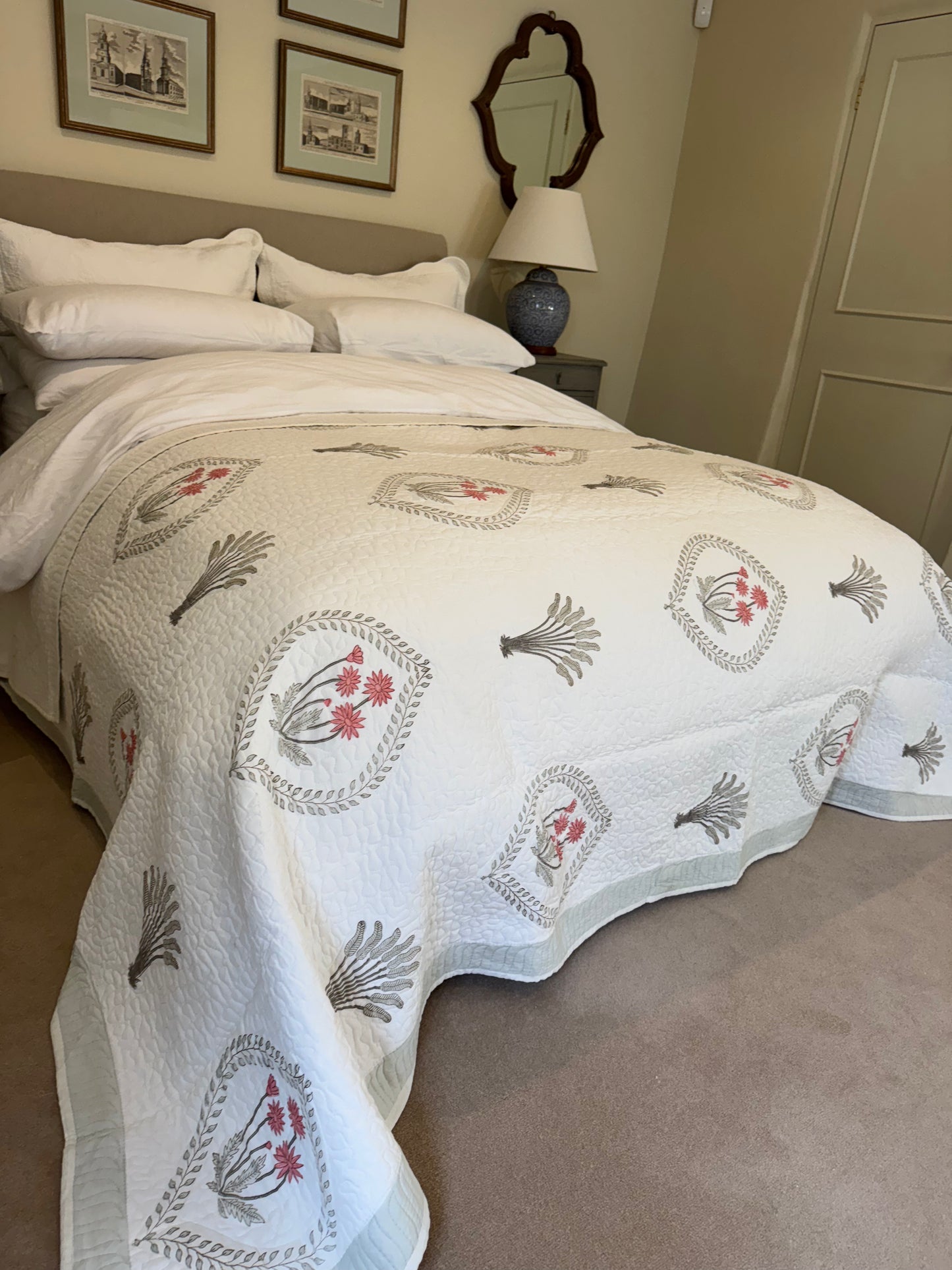 Shield Foliage Bedspread/Quilt