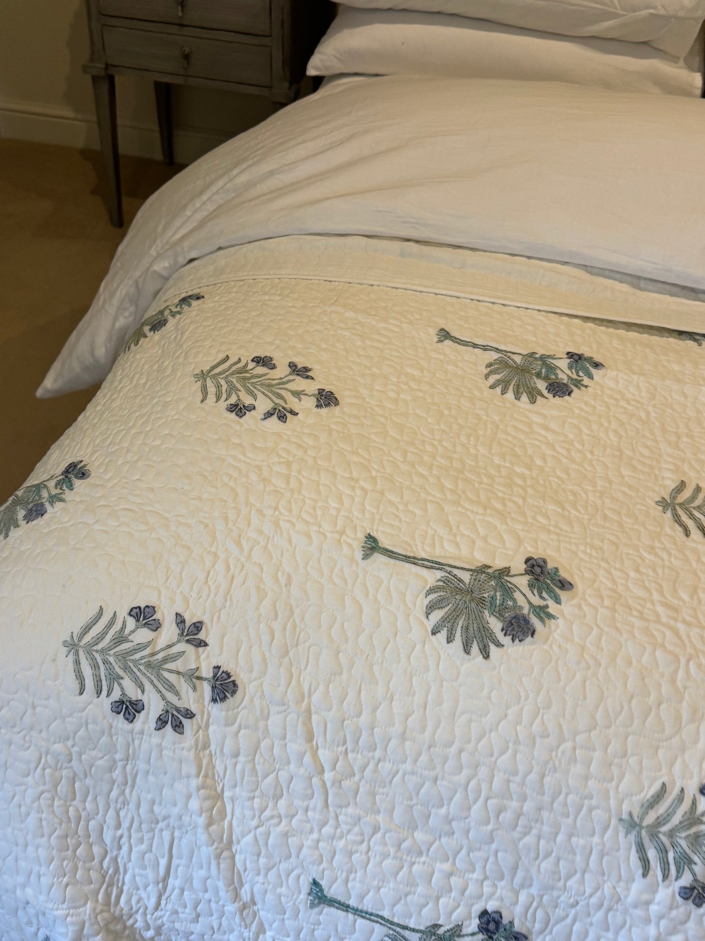 Pale Blue Foliage Bedspread/Quilt
