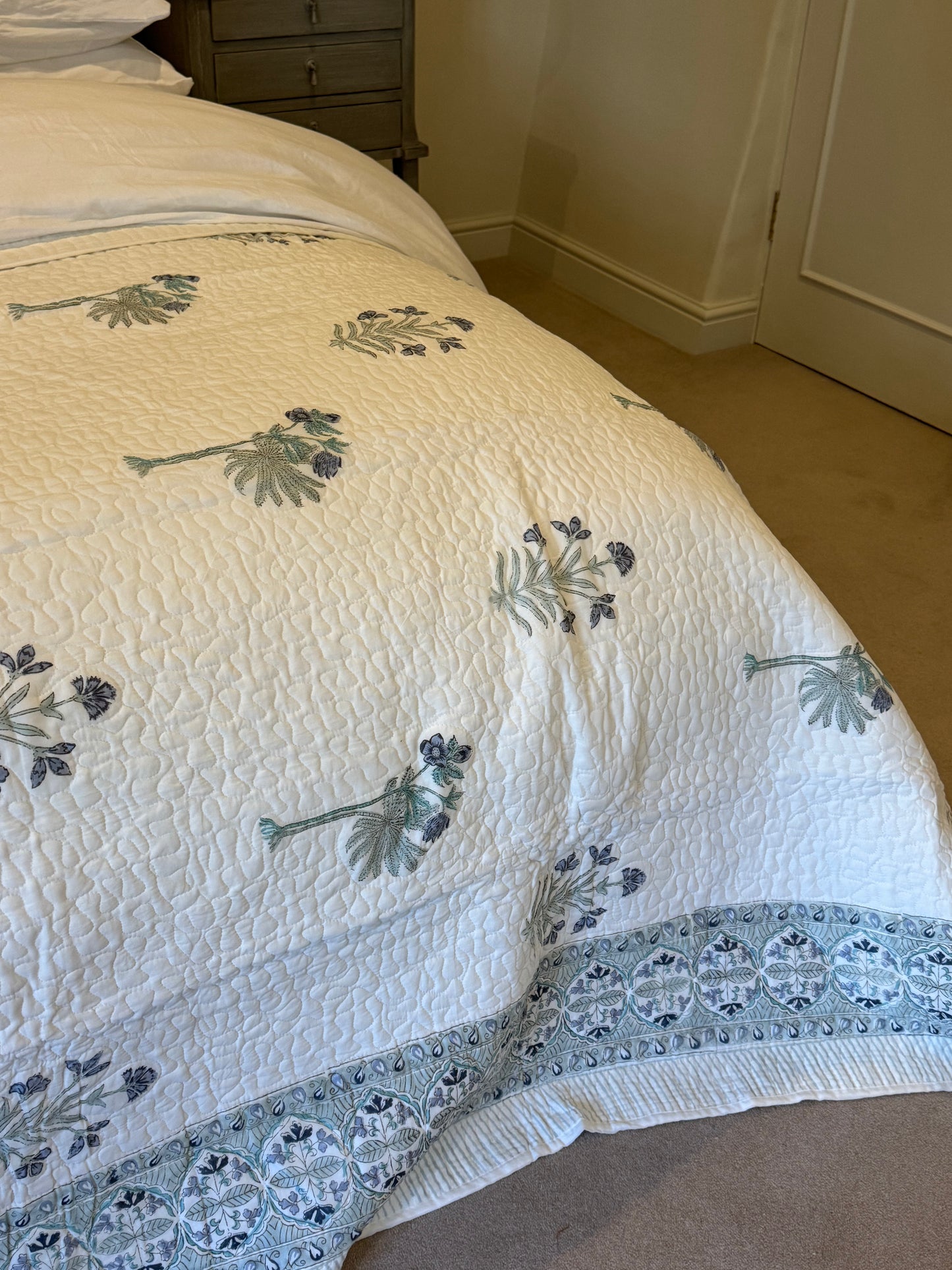 Pale Blue Foliage Bedspread/Quilt