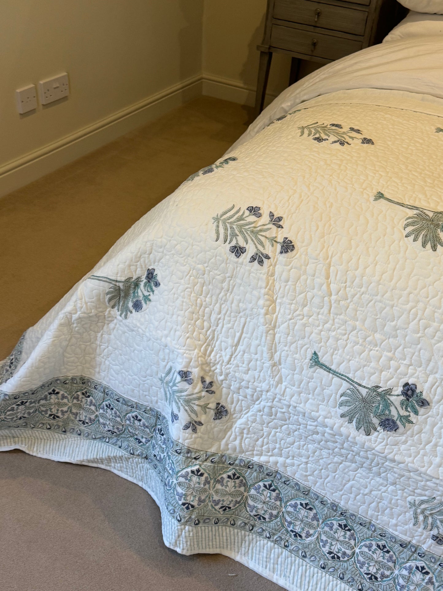 Pale Blue Foliage Bedspread/Quilt