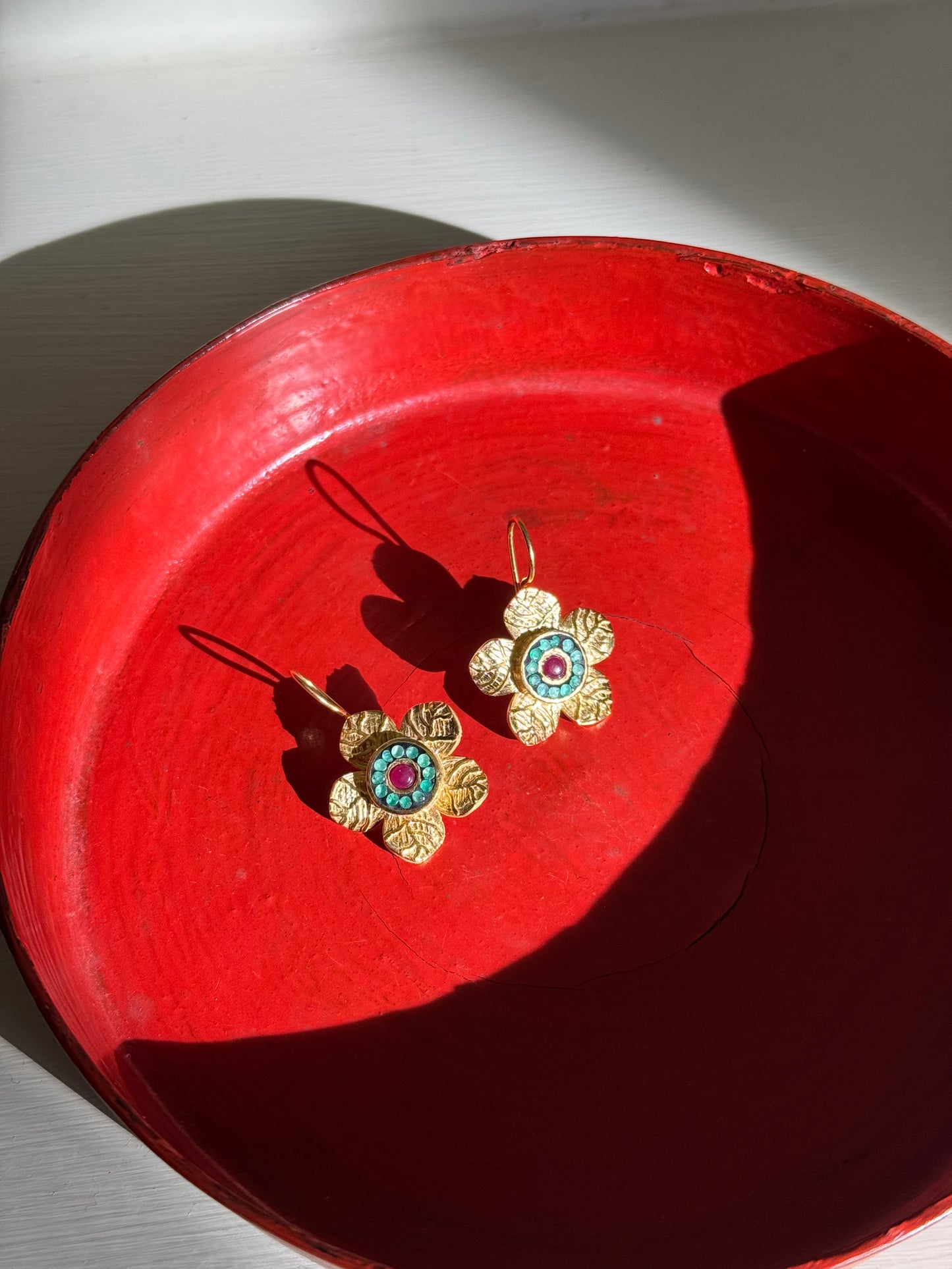 Etched Daisy Gemstone Earrings - Green & Red