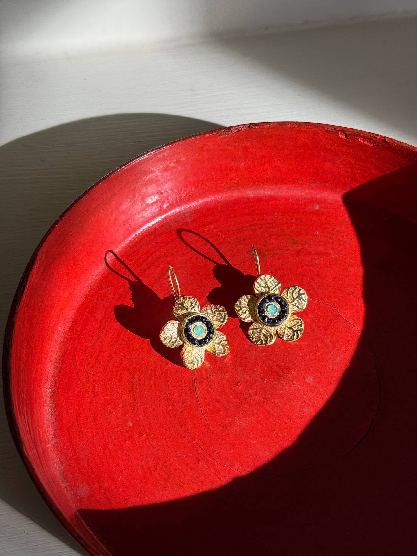Etched Daisy Gemstone Earrings - Black & Green