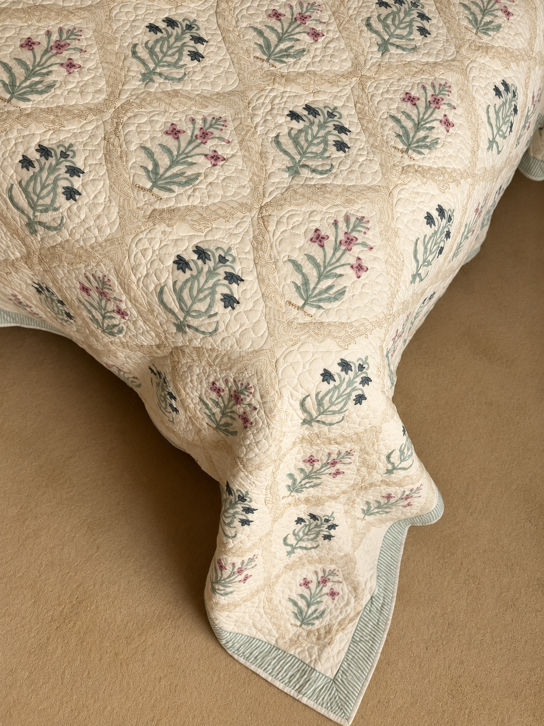 Antiqued Pink & Blue Shrub Bedspread/Quilt