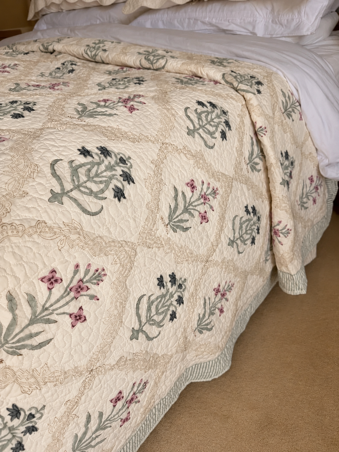 Antiqued Pink & Blue Shrub Bedspread/Quilt