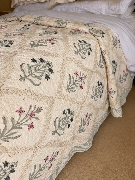 Antiqued Pink & Blue Shrub Bedspread/Quilt