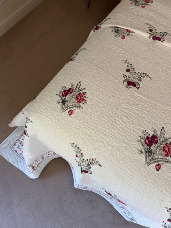 Red & Pink Pomegranate Bedspread/Quilt