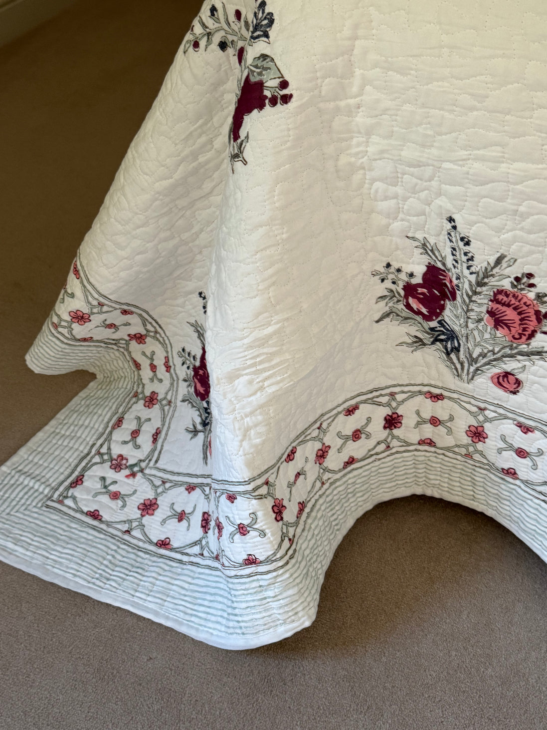 Red & Pink Pomegranate Bedspread/Quilt
